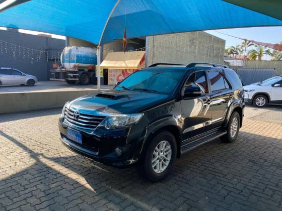 TOYOTA HILUX SW4 3.0 SRV 4X4 16V TURBO INTERCOOLER DIESEL 4P AUTOMÁTICO TOYOTA HILUX SW4 3.0 SRV 4X4 16V TURBO INTERCOOLER DIESEL 4P AUTOMÁTICO